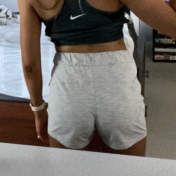 Lululemon Stretch High Rise Shorts 2.5” - Picture 3 of 7